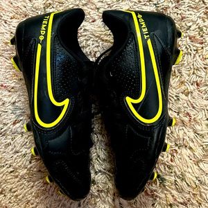 COPY - Boys Nike Tempo Soccer Cleats